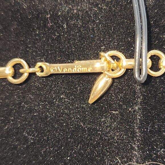 Vendome Flower Mesh Bib Necklace and Clip On Earrings Set 1960s Vtg - Picture 9 of 9